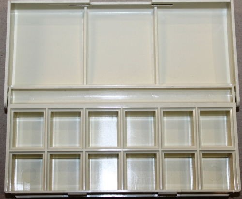Plastic box for 12 1/2 pans