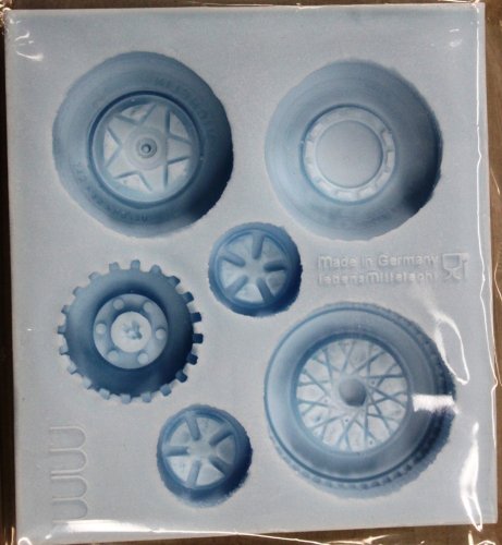 Silicone mold tires