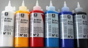 Set with 6 Vallejo Acrylic Studio colors a 200ml (g.P .1L= 324,50€)