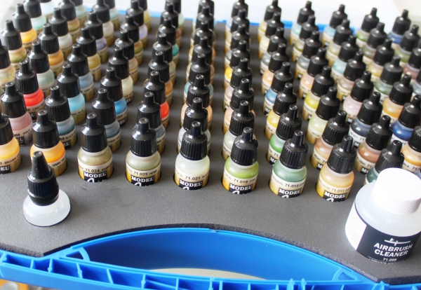 Vallejo Model Air Farbkoffer mit 93 Farben